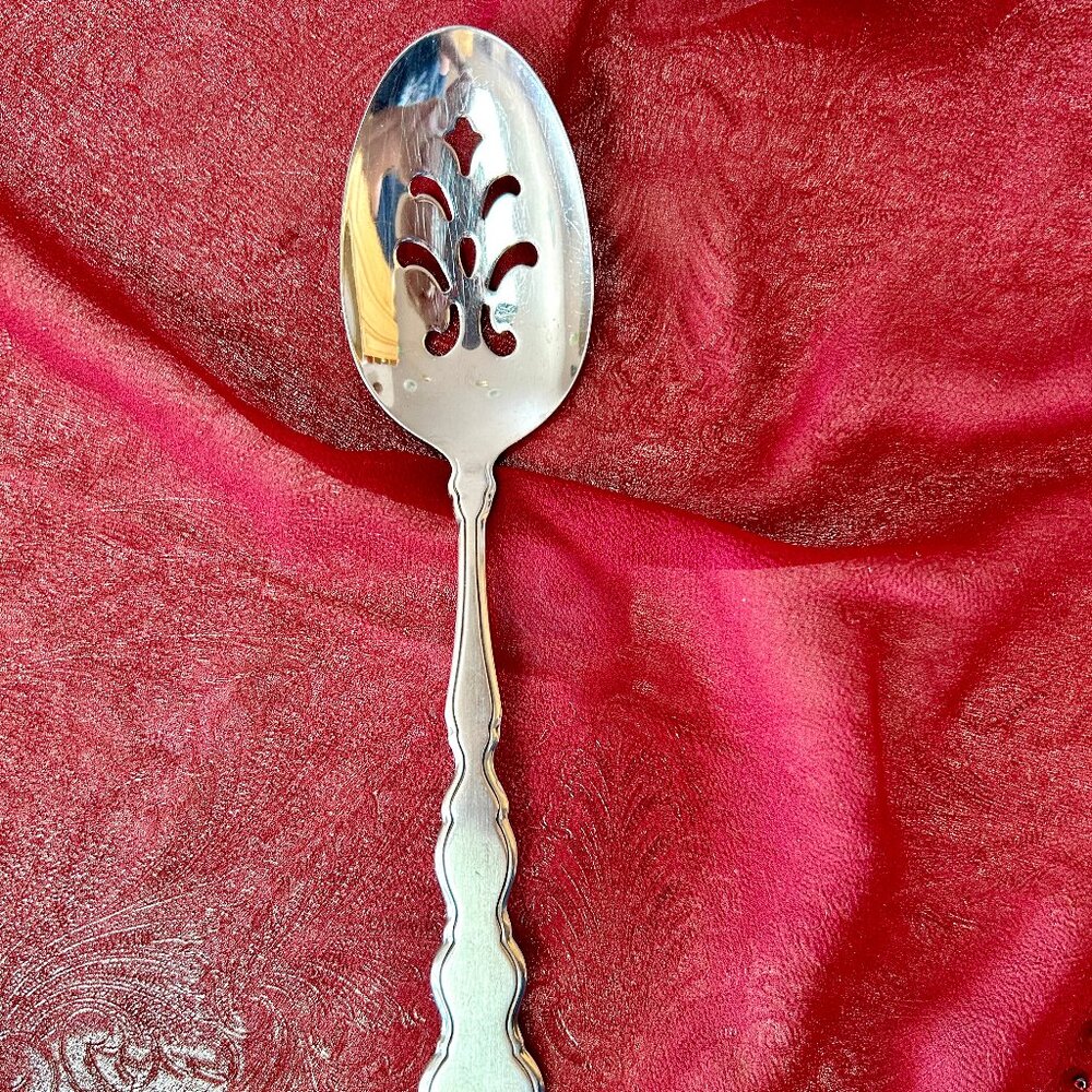 Distinction Deluxe Stainless by Oneida HH Valerie Pierced Serving Spoon